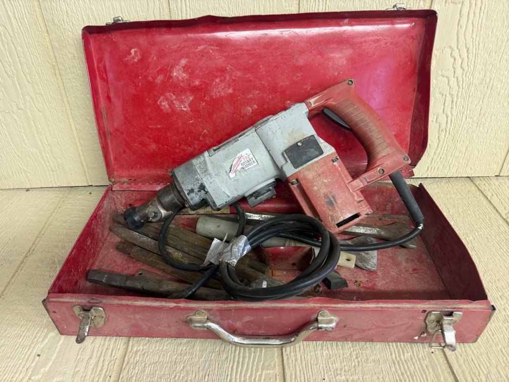 Milwaukee 1-1/2 Inch Rotary Hammer drill with Case