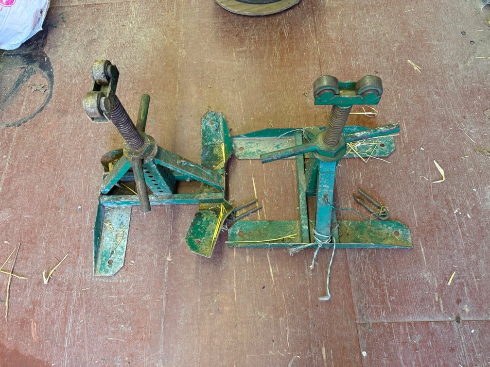 Greenlee 687 Screw-Type Steel Stands