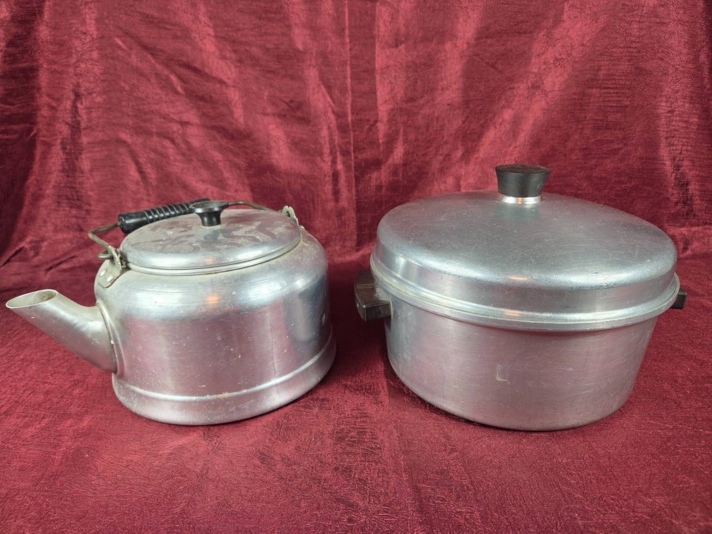 Comet Aluminum Kettle and West Bend Covered Pot