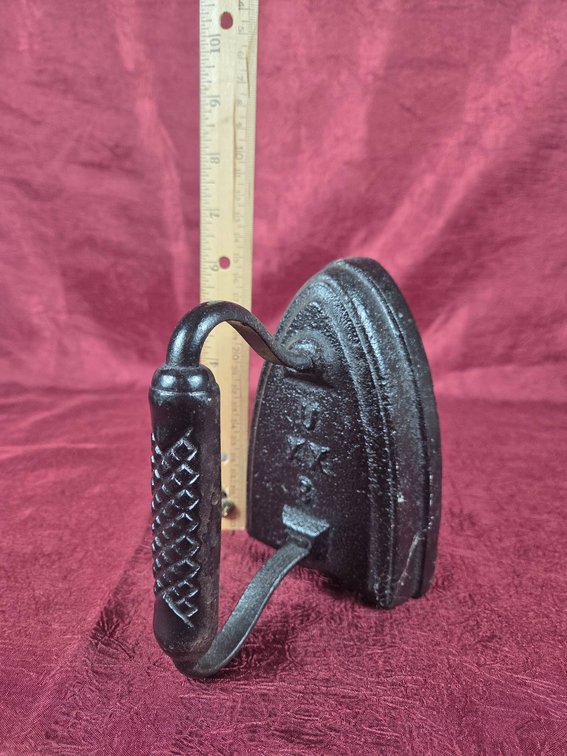 Cast Iron Flat Iron with Textured Handle
