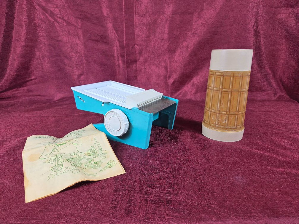 Vintage Aladdin Thermos and Dial-O-Matic Slicer