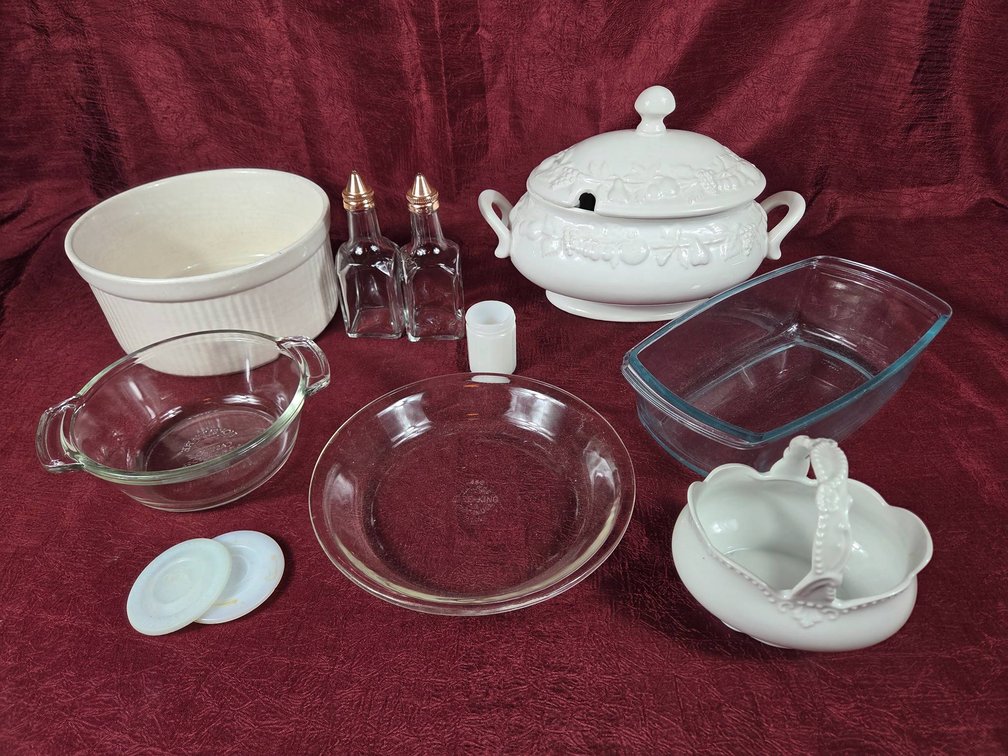 Bakeware and Cruet Set