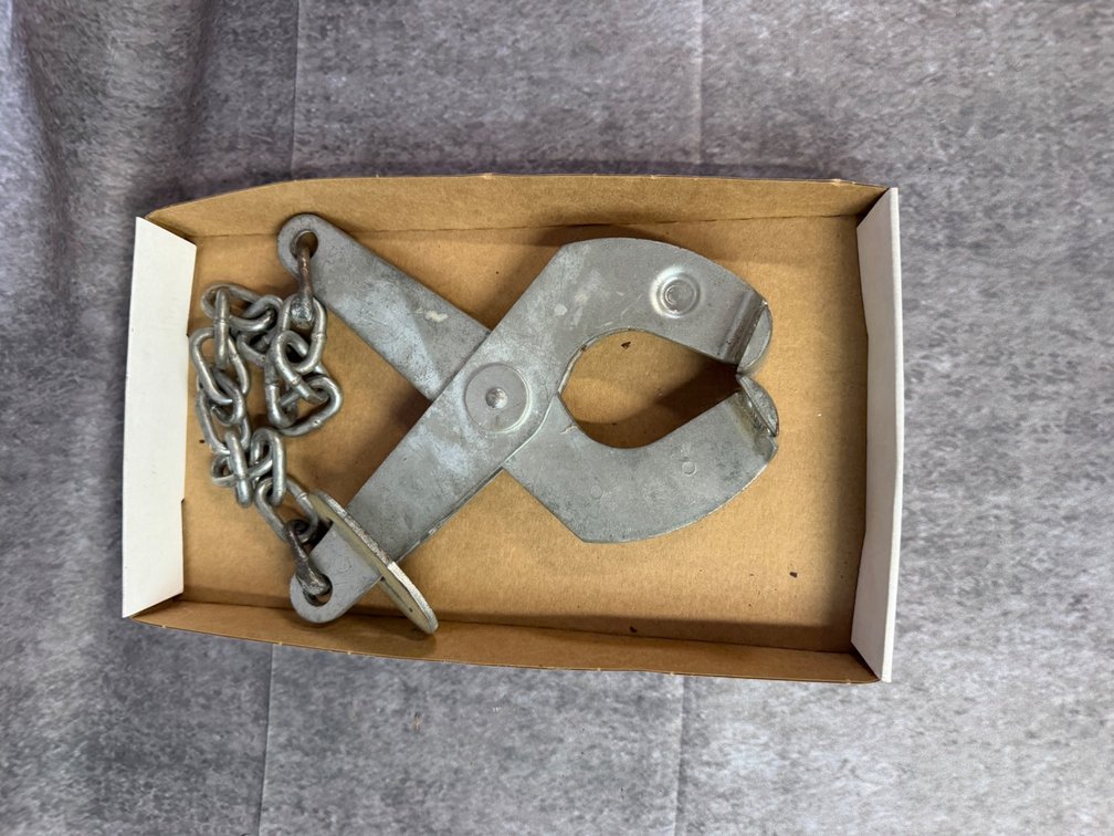 Metal Lifting Clamp with Chain Attachment