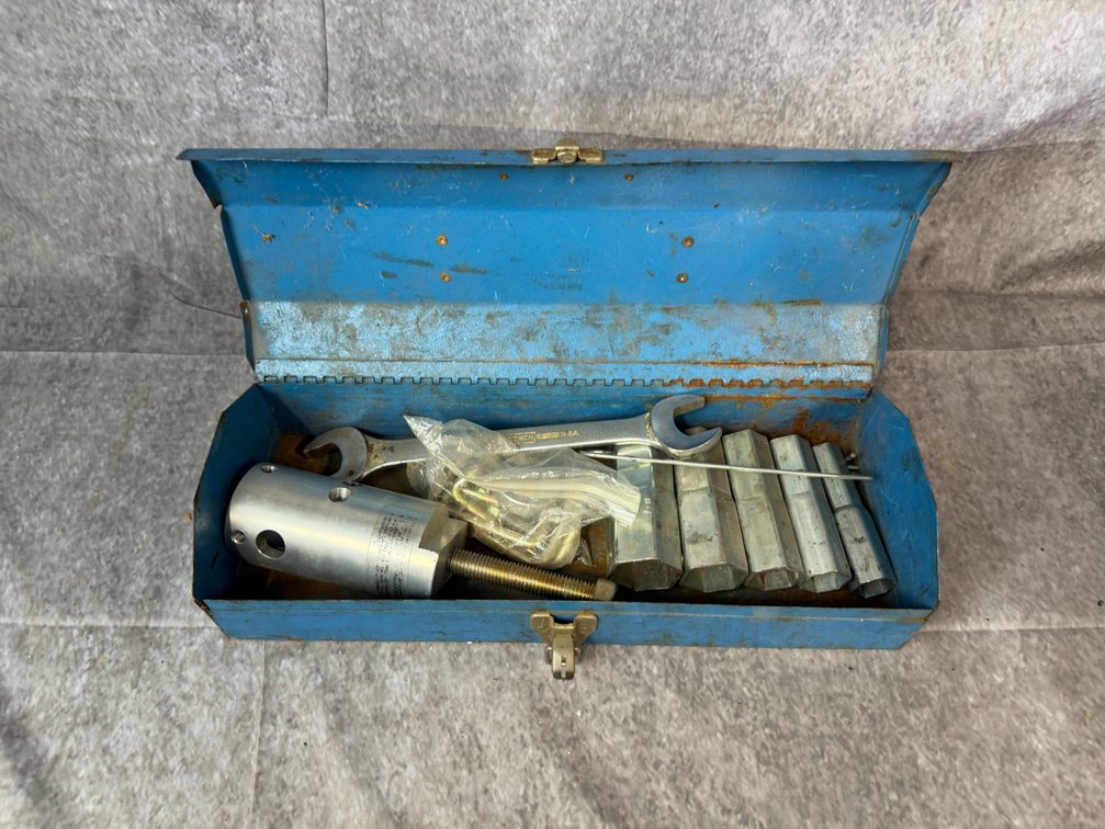 Automotive Puller Set & Tools in Toolbox