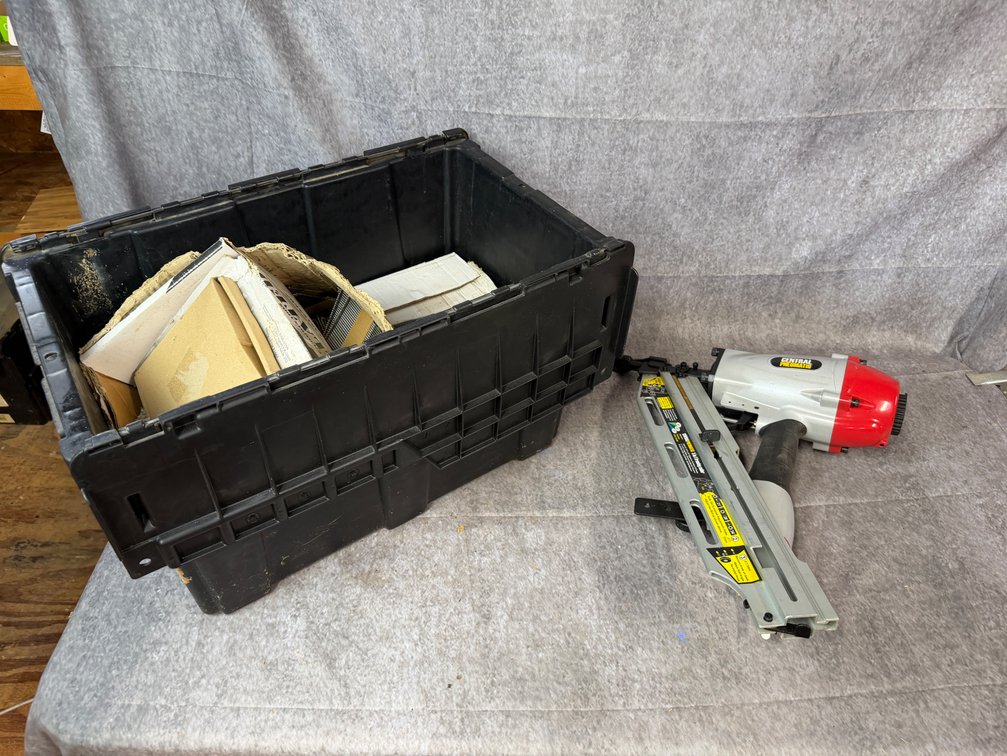 Central Pneumatic 3-in-1 Framing Nailer with Tote