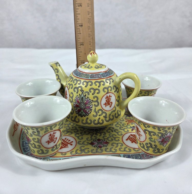 Zhongguo Jingdezhen Famille Jaune Porcelain Tea Set