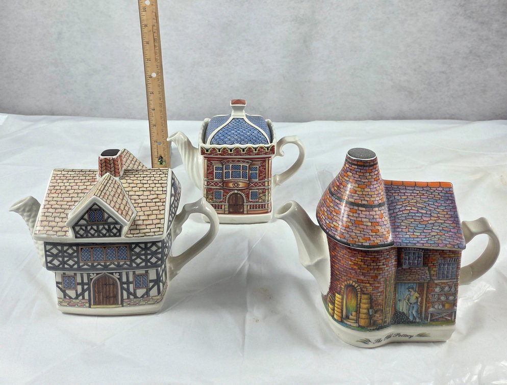 Sadler and The Old Pottery Novelty Teapots