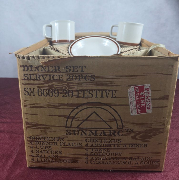 Sunmarc Festive 20-Piece Stoneware Dinner Set