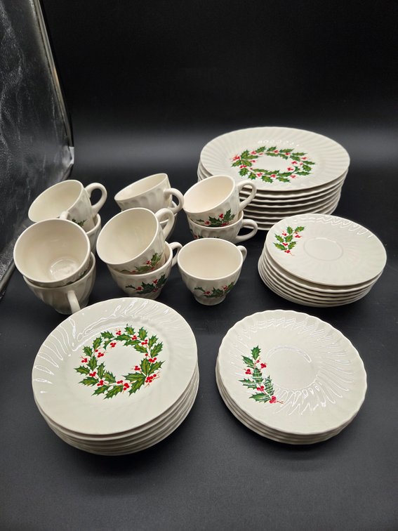 SCIO Ceramic Holiday Holly Dinnerware Set