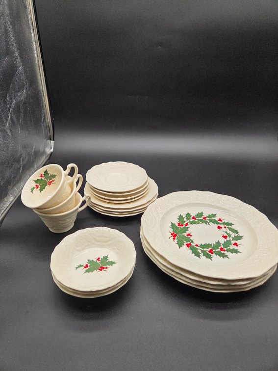 Canonsburg Pottery Adam Antique Holly Dinnerware Set