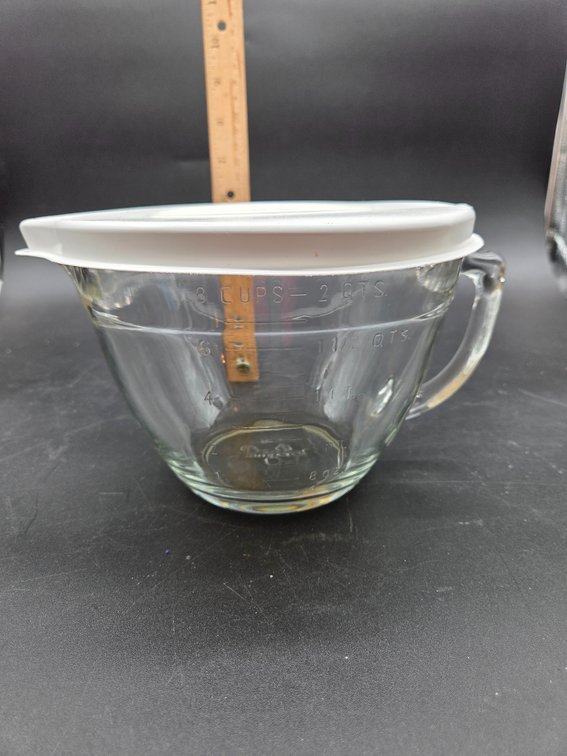 The Pampered Chef 8-Cup Glass Batter Bowl with Lid