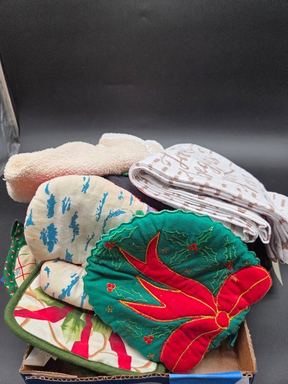 Potholders, Oven Mitts, Kitchen Towels, and Storage Pouch
