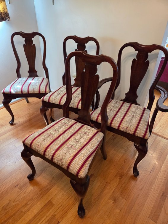 Set of 4 Queen Anne Style Wood Dining Chairs