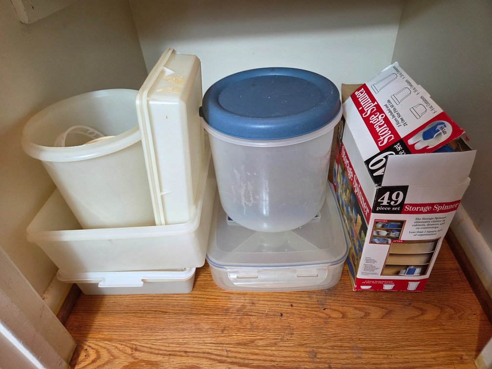Plastic Food Storage Containers, Bins, and Lids