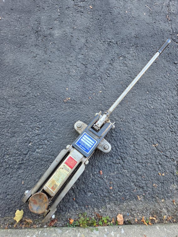 Shinn Fu Co of America F-361 4,000 lb Hydraulic Floor Jack