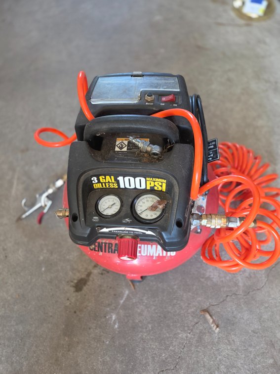 Central Pneumatic 95275 3 Gal 100 PSI Oilless Air Compressor