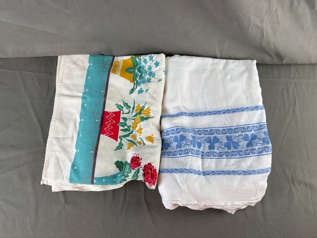 Printed Floral Tablecloth and Clover Pattern Linen