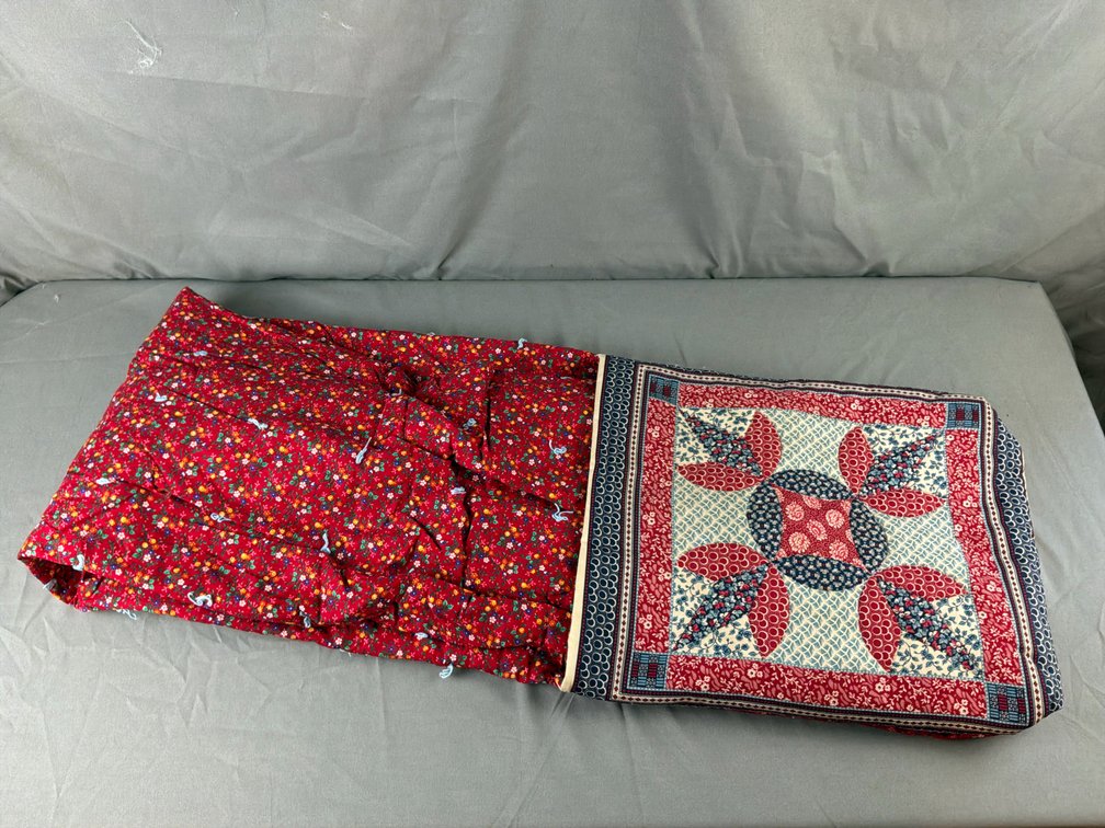 Red Floral Tied Quilt with Folding Pocket