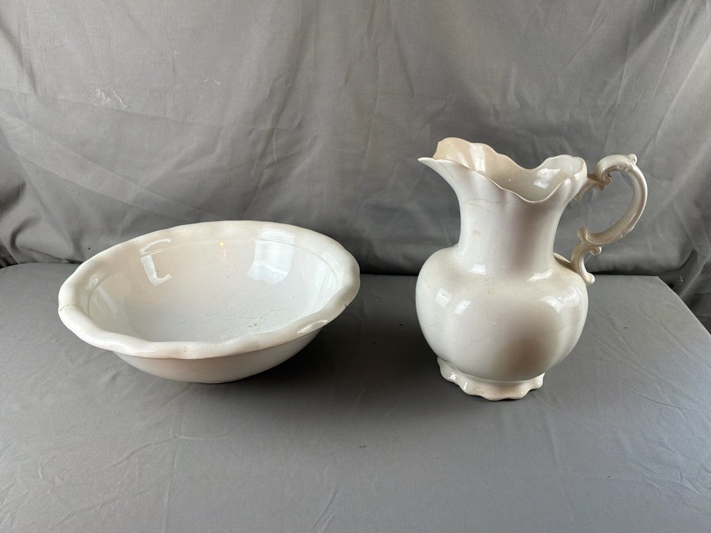 Homer Laughlin Ceramic Wash Basin and Pitcher Set