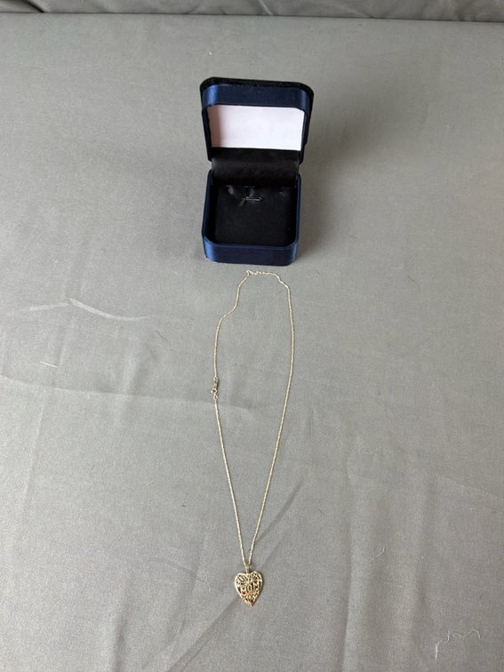 14K Gold Heart "MOM" Pendant Necklace with Box