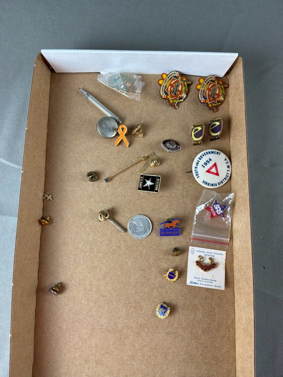 Lapel Pins, Award Badges, Pinback Button, and Token