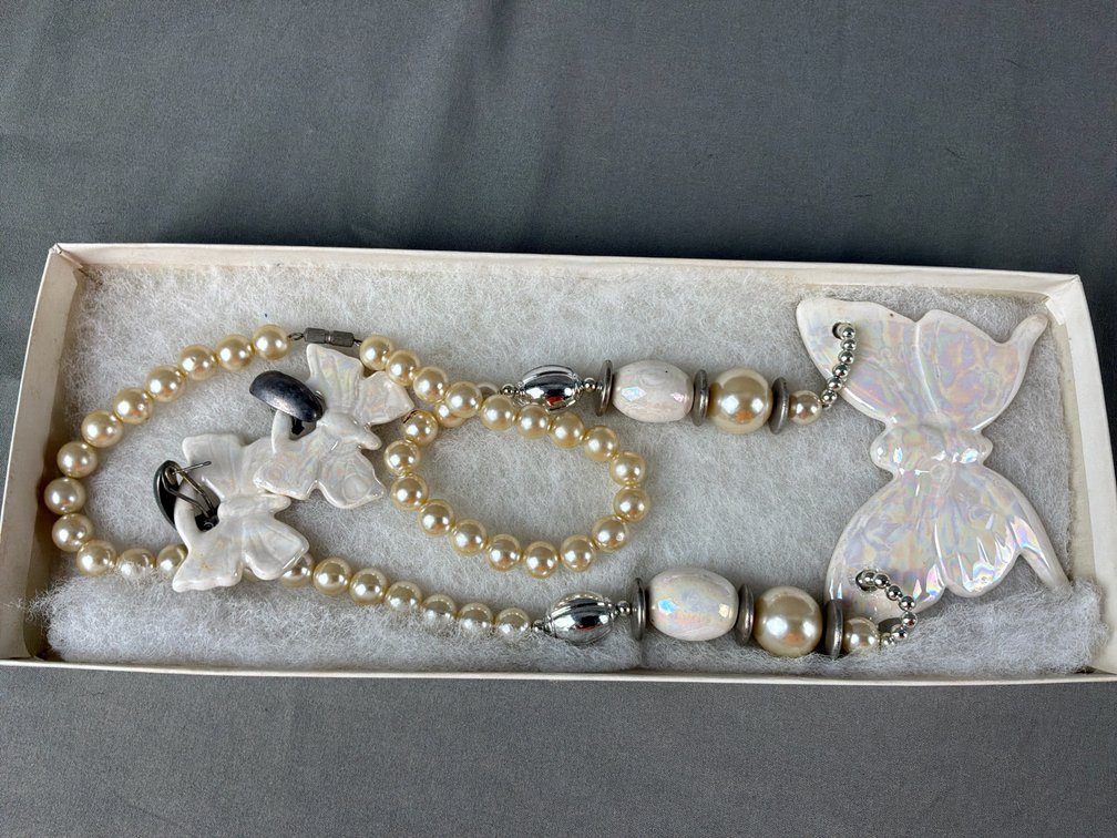 Iridescent Butterfly and Faux Pearl Jewelry Set