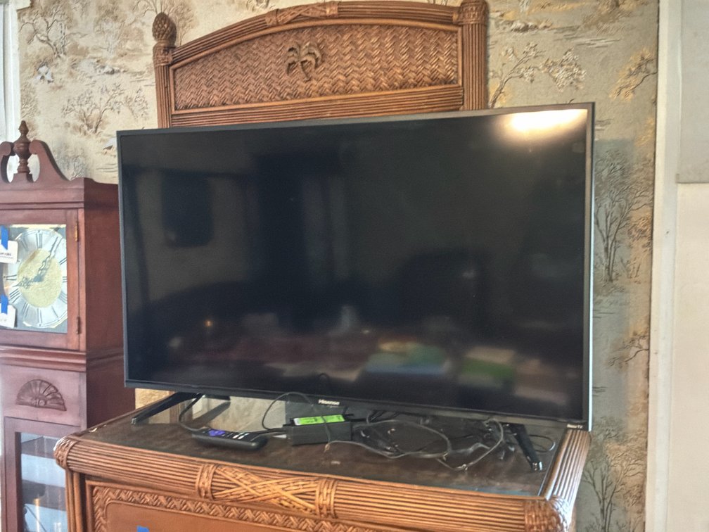 Hisense 40H4030F1 39 in Roku LED LCD Television