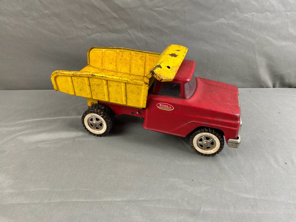 Tonka Pressed Steel Dump Truck with Tilting Bed