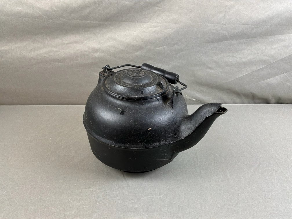 Cast Iron Tea Kettle with Swivel Lid and Wire Bail Handle