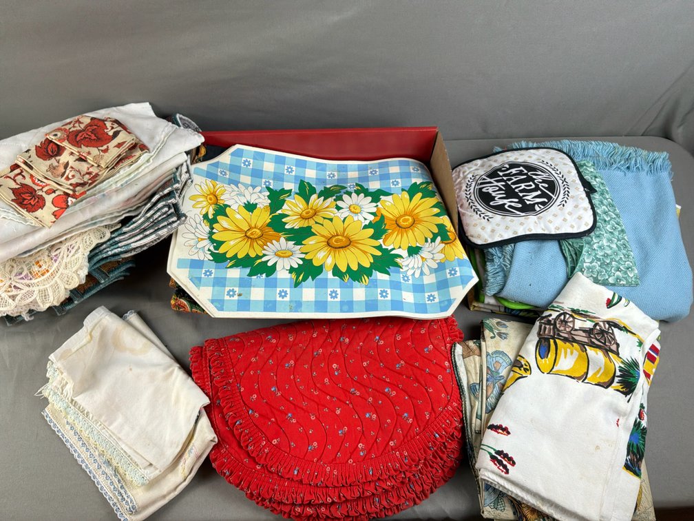 Placemats, Table Linens, and Household Textiles
