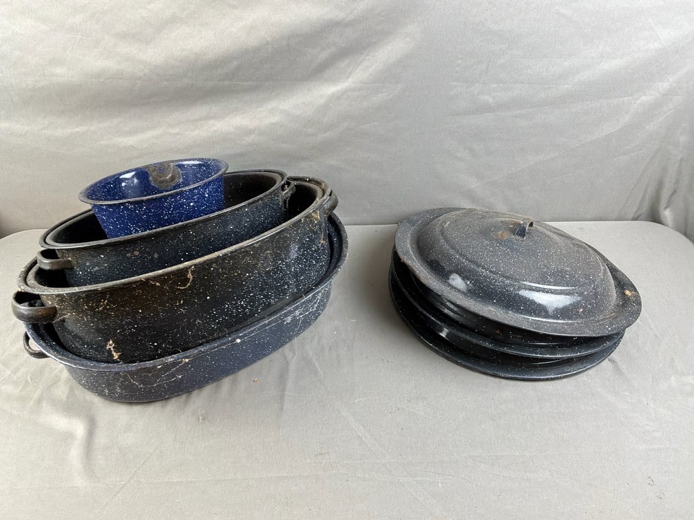 Speckled Enamelware Roasting Pans, Lids, and Bowl