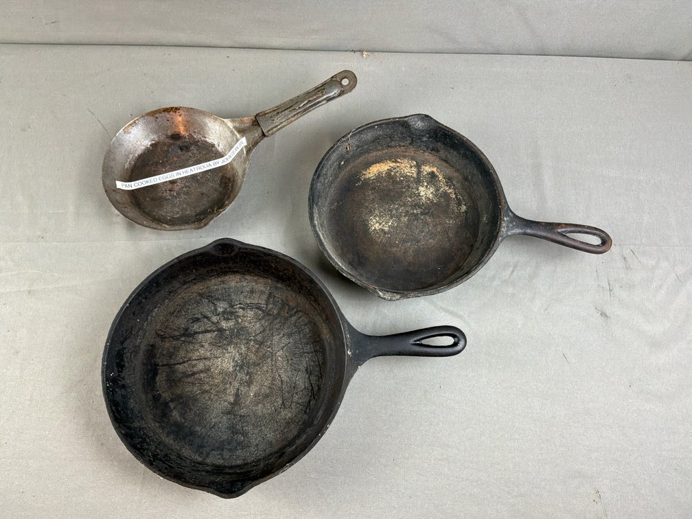 Cast Iron Skillets and Lightweight Metal Skillet