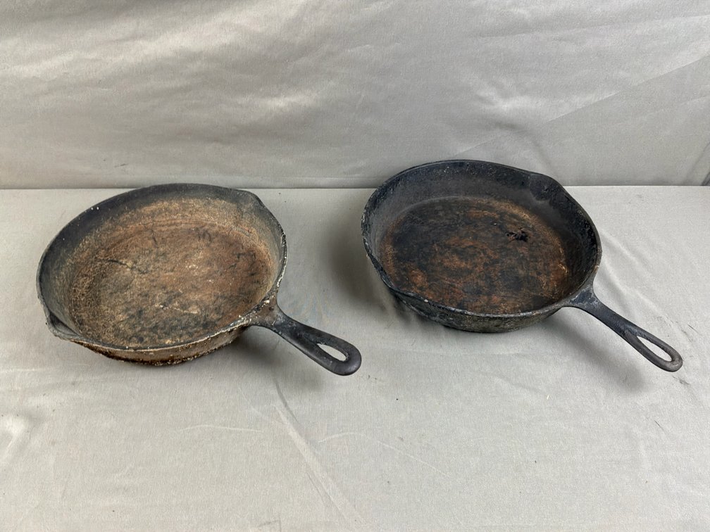 Cast Iron Skillets with Heat Rings and Pour Spouts