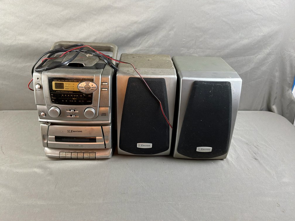 Emerson PD6721 CD Cassette Stereo System with Two Speakers
