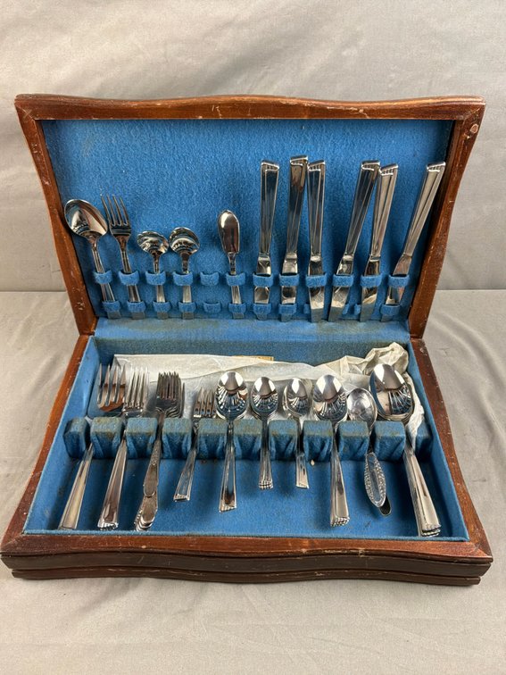 Wm. Rogers & Son Silverplated Flatware Set with Wooden Chest