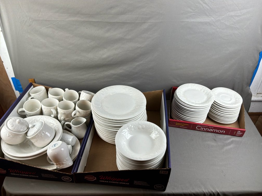 Gibson Housewares Embossed Ceramic Dinnerware Set