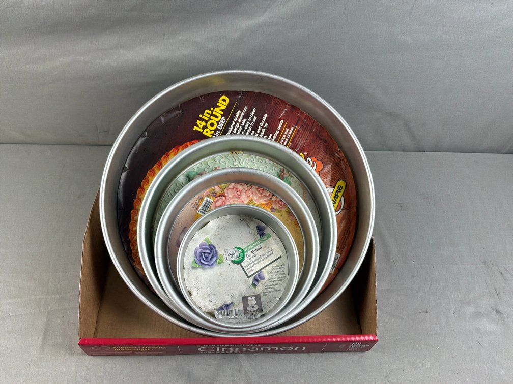 Wilton Performance Pans Round Aluminum Cake Pans
