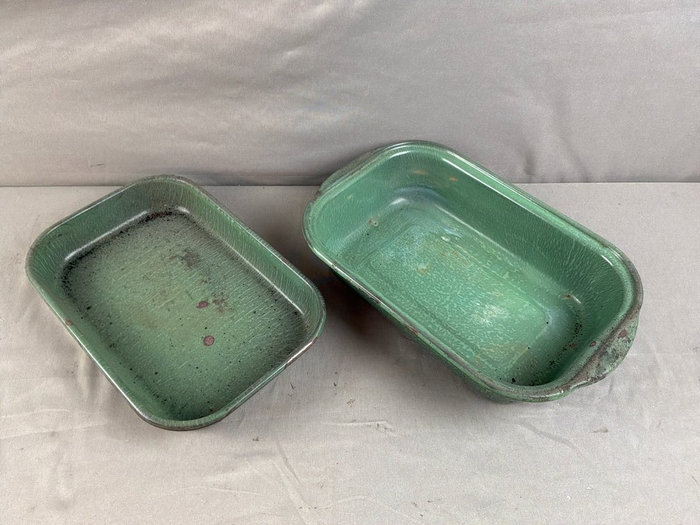Green Mottled Enamelware Roasting Pan with Lid