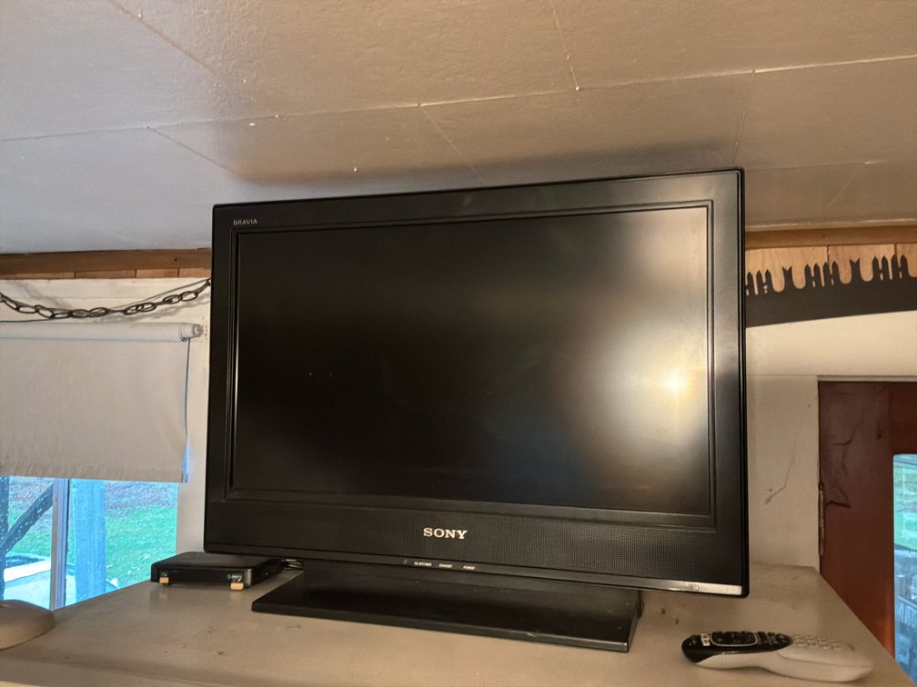Sony BRAVIA KDL-26S3000 LCD Television with Remote