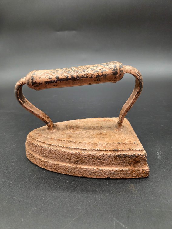 Cast Iron No. 8 Sad Iron with Textured Handle