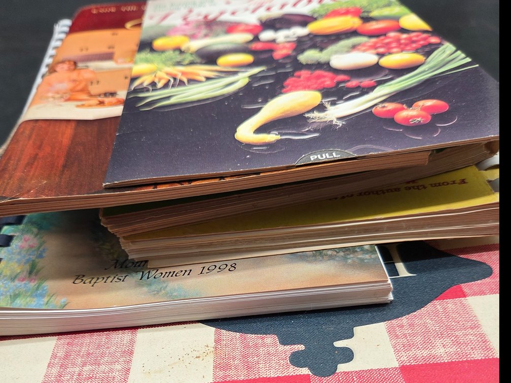 Cookbooks, Recipe Booklets, and Kitchen Hint Booklets