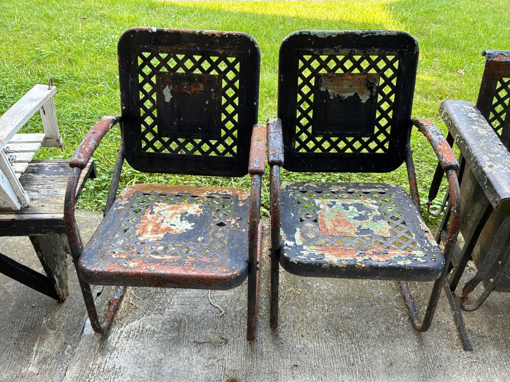 Metal Patio Cantilever Chairs with Lattice Design
