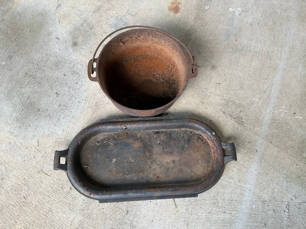 Cast Iron Pot with Bail Handle and Oblong Griddle