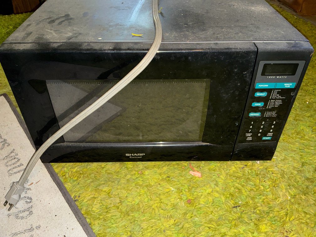 Sharp Carousel 1000-Watt Countertop Microwave Oven