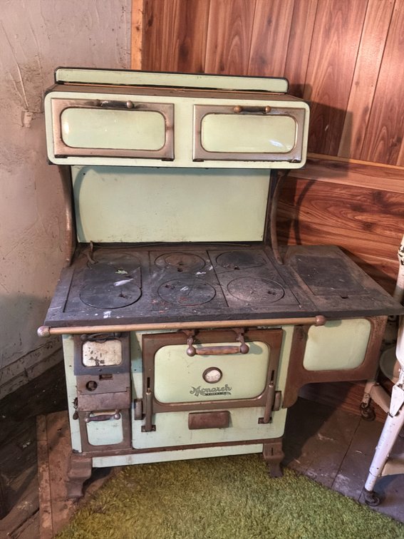 Monarch Malleable Porcelain Enamel Cookstove