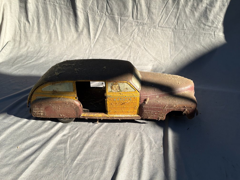 Wyandotte Toys Toytown Estate Tin Litho Woody Station Wagon