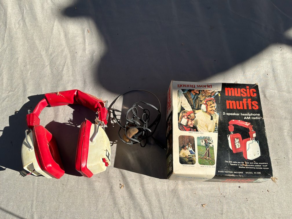 Young World Model 91-035 Music Muffs AM Radio Headphones