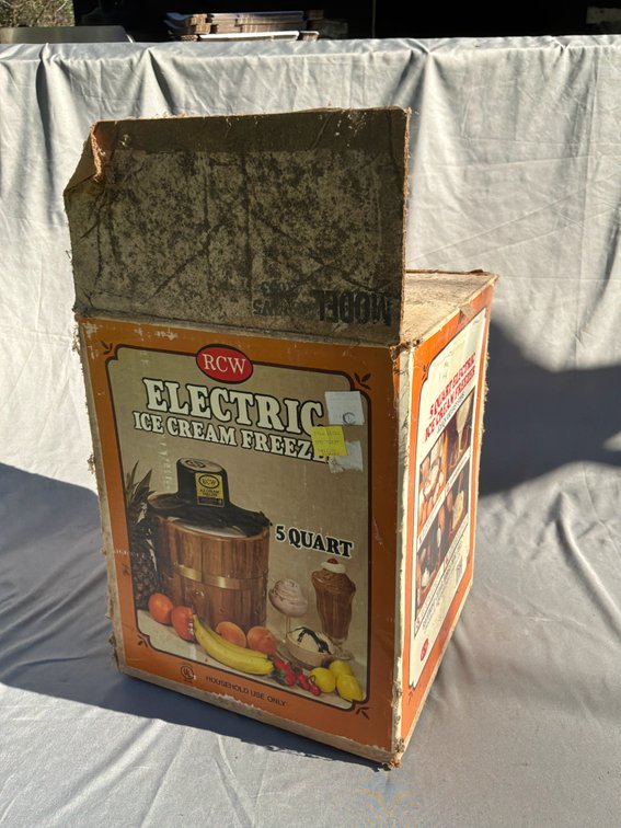 Richmond Cedar Works 5 Quart Electric Ice Cream Freezer