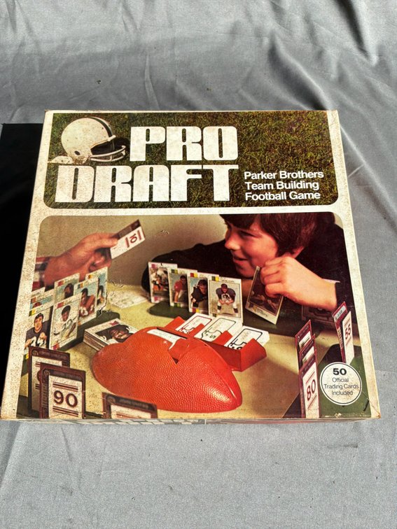 Parker Brothers Pro Draft Team Building Football Game