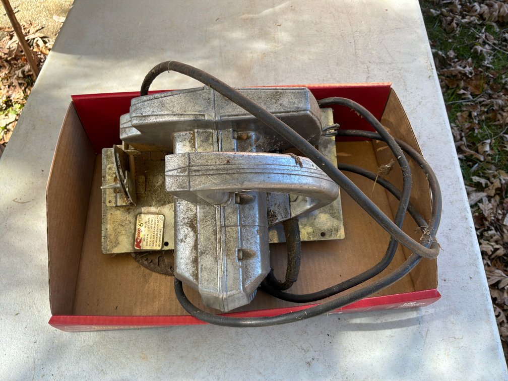 Kresge Model 26-24 6 1/2 in Circular Saw with Extra Blade